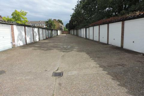 Garage to rent, Redbridge Lane East, Ilford IG4
