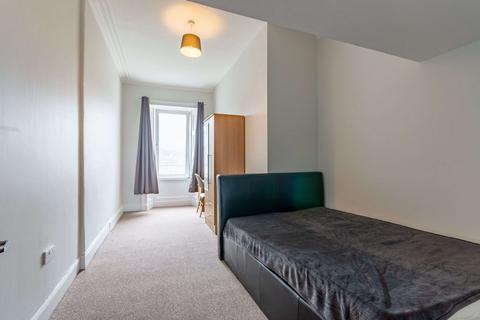 6 bedroom flat to rent, 0560L – Morningside Road, Edinburgh, EH10 4QH