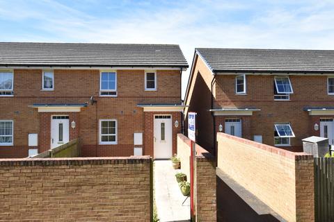 2 bedroom end of terrace house to rent, Galleon Walk, East Cowes,