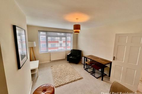 2 bedroom flat to rent, Manor Vale