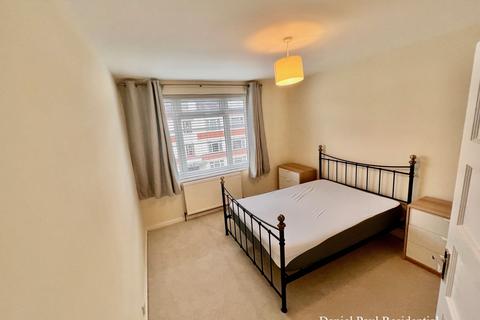 2 bedroom flat to rent, 66 Manor Vale