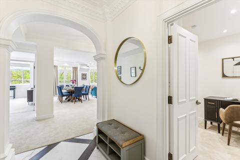 4 bedroom apartment to rent, Lancaster Gate, London, W2.