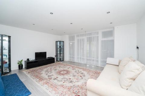 15 Coniston Avenue, Perivale, Greenford, UB6 8ED