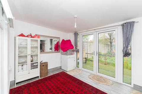 15 Coniston Avenue, Perivale, Greenford, UB6 8ED