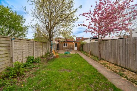 15 Coniston Avenue, Perivale, Greenford, UB6 8ED