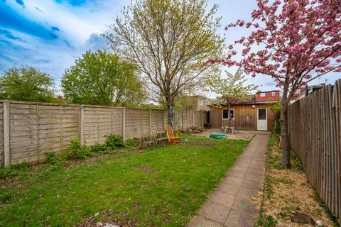15 Coniston Avenue, Perivale, Greenford, UB6 8ED