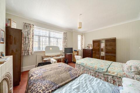 210 Brownhill Road, London, SE6 1AT