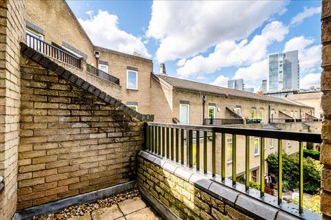 17 Conant Mews, London, E1 8RZ