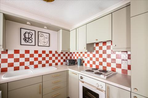 17 Conant Mews, London, E1 8RZ