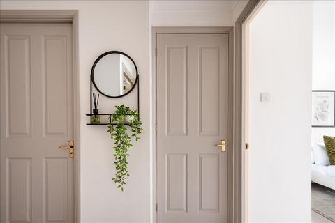 17 Conant Mews, London, E1 8RZ
