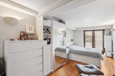 1 bedroom flat for sale, Capstan Court, Wapping, London