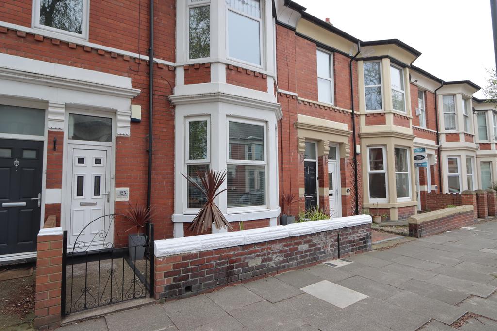Queen Alexandra Road, North Shields... 2 bed flat for sale £165,000