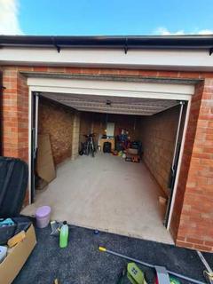 Garage to rent, Willow Drive, Warwick CV34