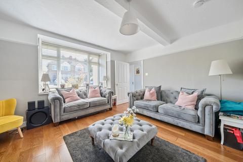 10 Lodge Road, Fetcham, Leatherhead, KT22 9QY