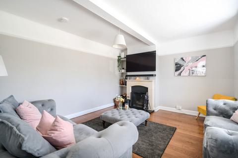 10 Lodge Road, Fetcham, Leatherhead, KT22 9QY