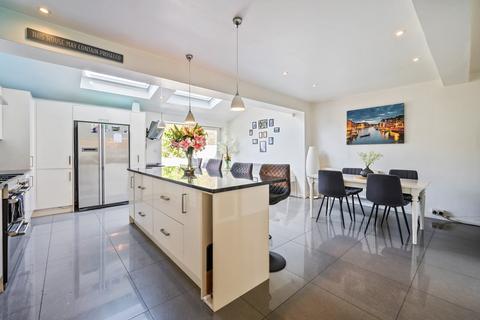 10 Lodge Road, Fetcham, Leatherhead, KT22 9QY