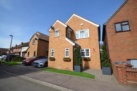 4 Cameron Close, Stanford-le-hope, SS17 8EY