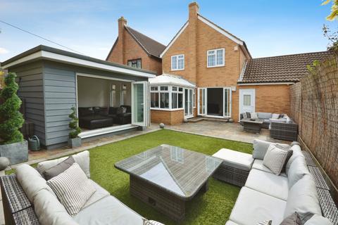 4 Cameron Close, Stanford-le-hope, SS17 8EY
