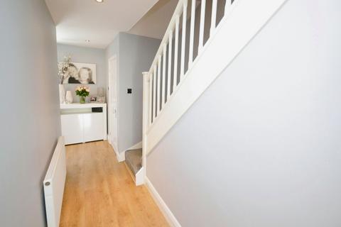 4 Cameron Close, Stanford-le-hope, SS17 8EY