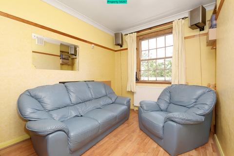 3 bedroom flat to rent, Hazellville Road, London, N19