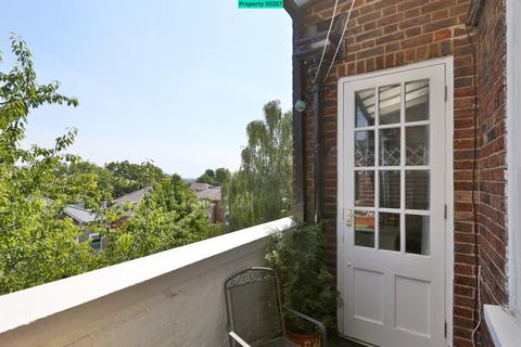 3 bedroom flat to rent, Hazellville Road, London, N19