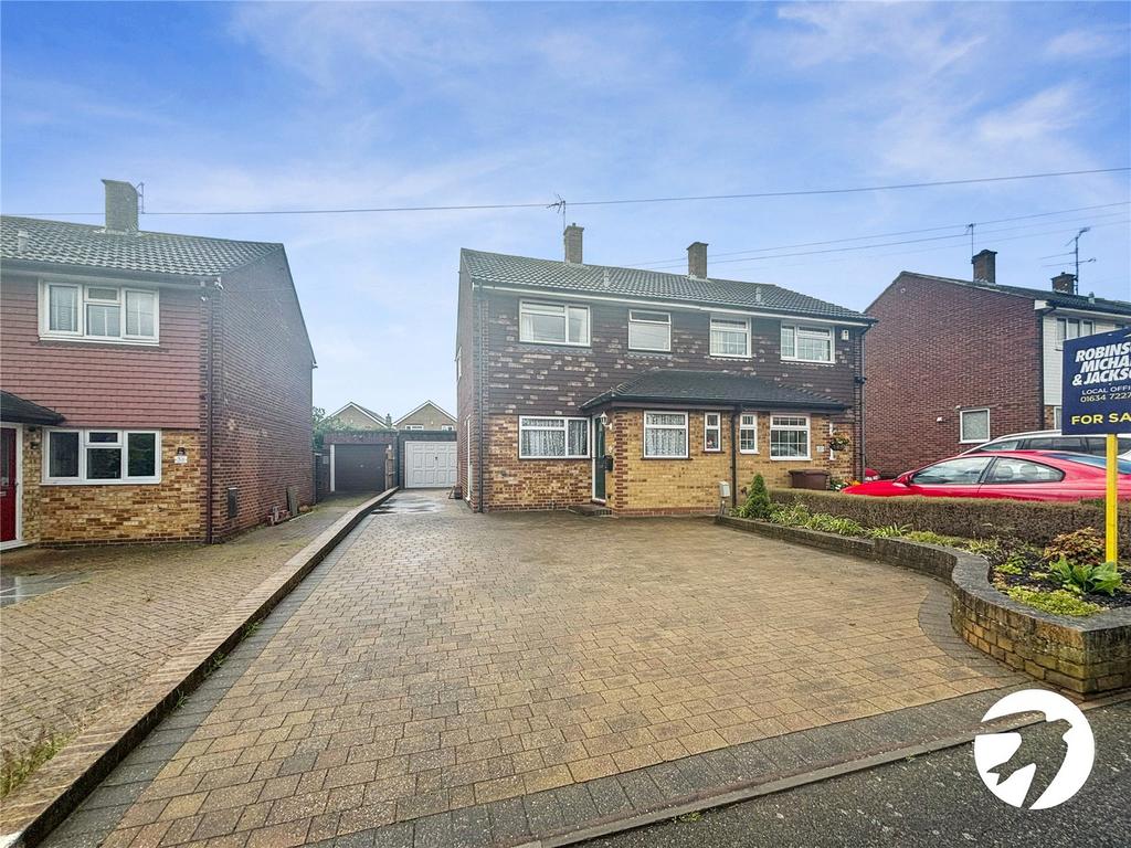Kingshill Drive, Hoo, Kent, ME3 3 bed semidetached house for sale £