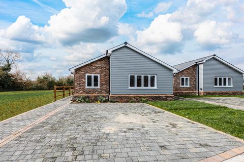 3 bedroom detached bungalow for sale, Meadowbrook, Rochford, SS4