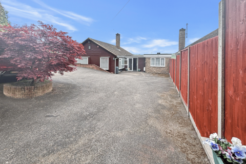 4 bedroom detached bungalow for sale, Pilgrims Road, Halling, Rochester, ME2