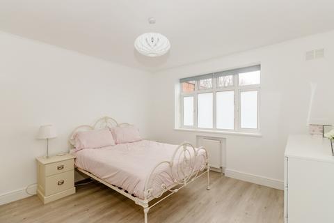 4 bedroom flat for sale, Brae Court, Kingston Hill, Kingston Upon Thames, KT2