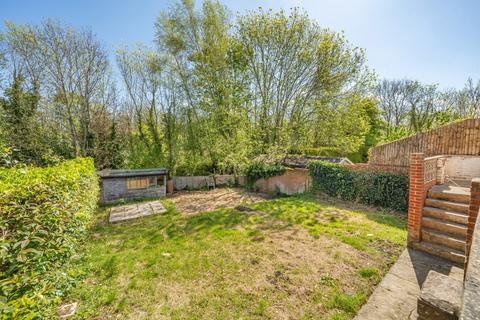 12 Manor Road, Guildford, GU2 9NE