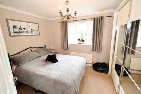 9 Shepherds Chase, Bagshot, GU19 5QX