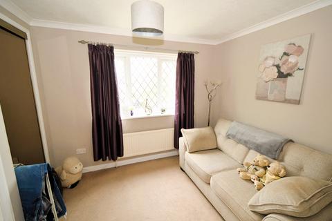 9 Shepherds Chase, Bagshot, GU19 5QX
