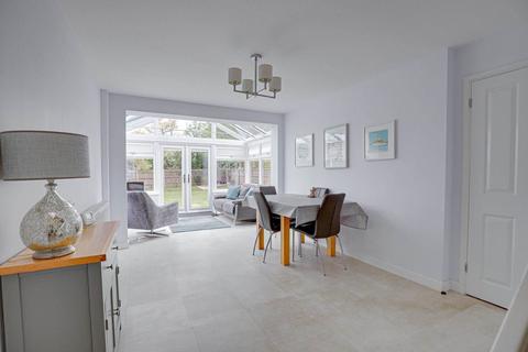 27 The Ridings, Emmer Green, Reading, RG4 8XL