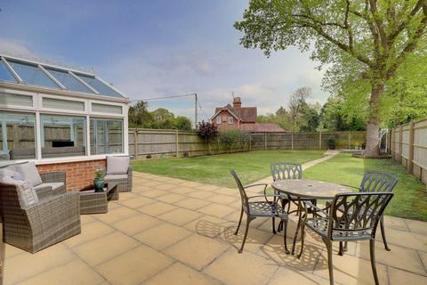 27 The Ridings, Emmer Green, Reading, RG4 8XL