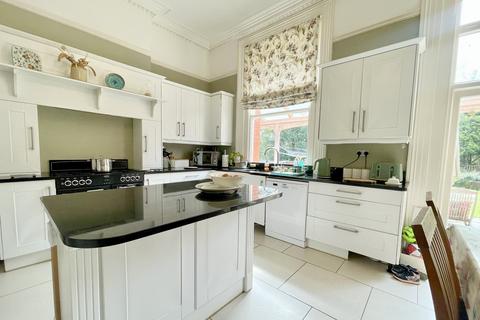 3 bedroom apartment for sale, West Cliff Road, West Cliff, Bournemouth, BH4