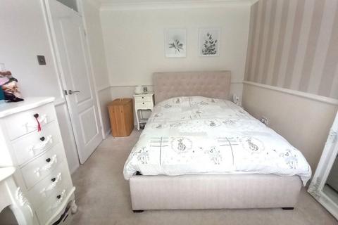 2 bedroom semi-detached bungalow for sale, Lark Way, Frinton-on-Sea, CO13
