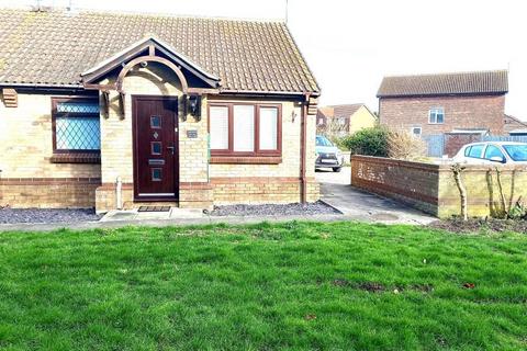 2 bedroom semi-detached bungalow for sale, Lark Way, Frinton-on-Sea, CO13