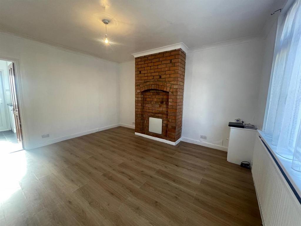 Peewit Road, Evesham WR11 3 bed terraced house £1,200 pcm (£277 pw)