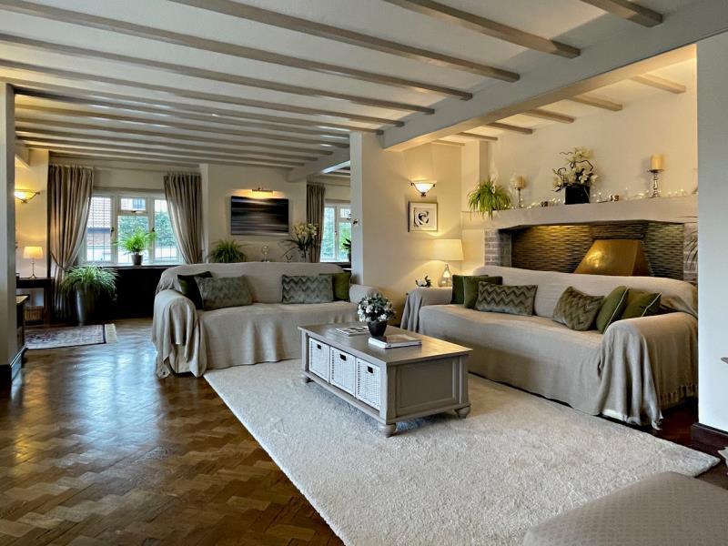 Virginia Water, Surrey 5 bed detached house to rent £6,750 pcm (£