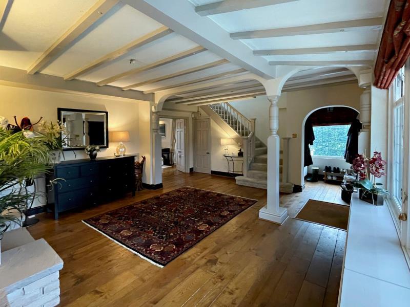 Virginia Water, Surrey 5 bed detached house to rent £6,750 pcm (£