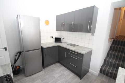 3 bedroom flat to rent, North Road East, Plymouth PL4