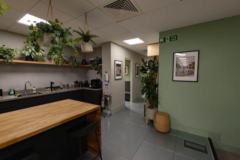 Office to rent, Suite 3, 2nd Floor Friary Court, 13-21 High Street, Guildford Surrey, GU1 3DG