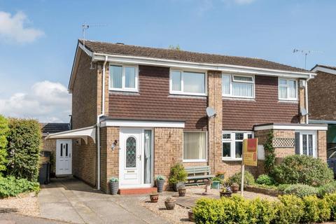 29 Dovetrees, Carterton, OX18 1AN