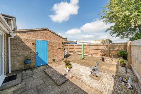 29 Dovetrees, Carterton, OX18 1AN