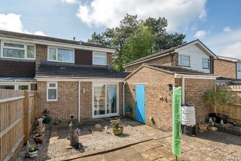 29 Dovetrees, Carterton, OX18 1AN