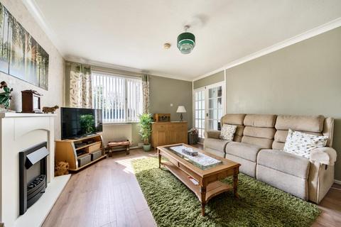 29 Dovetrees, Carterton, OX18 1AN