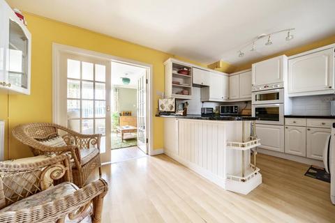29 Dovetrees, Carterton, OX18 1AN