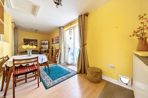 29 Dovetrees, Carterton, OX18 1AN