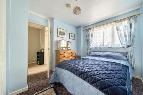 29 Dovetrees, Carterton, OX18 1AN