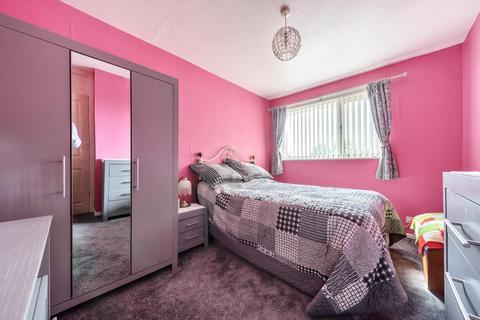 29 Dovetrees, Carterton, OX18 1AN